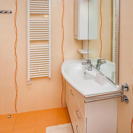 3 Bedroom Cozy In *