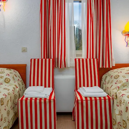 Apartment 3 Bedroom Cozy In *